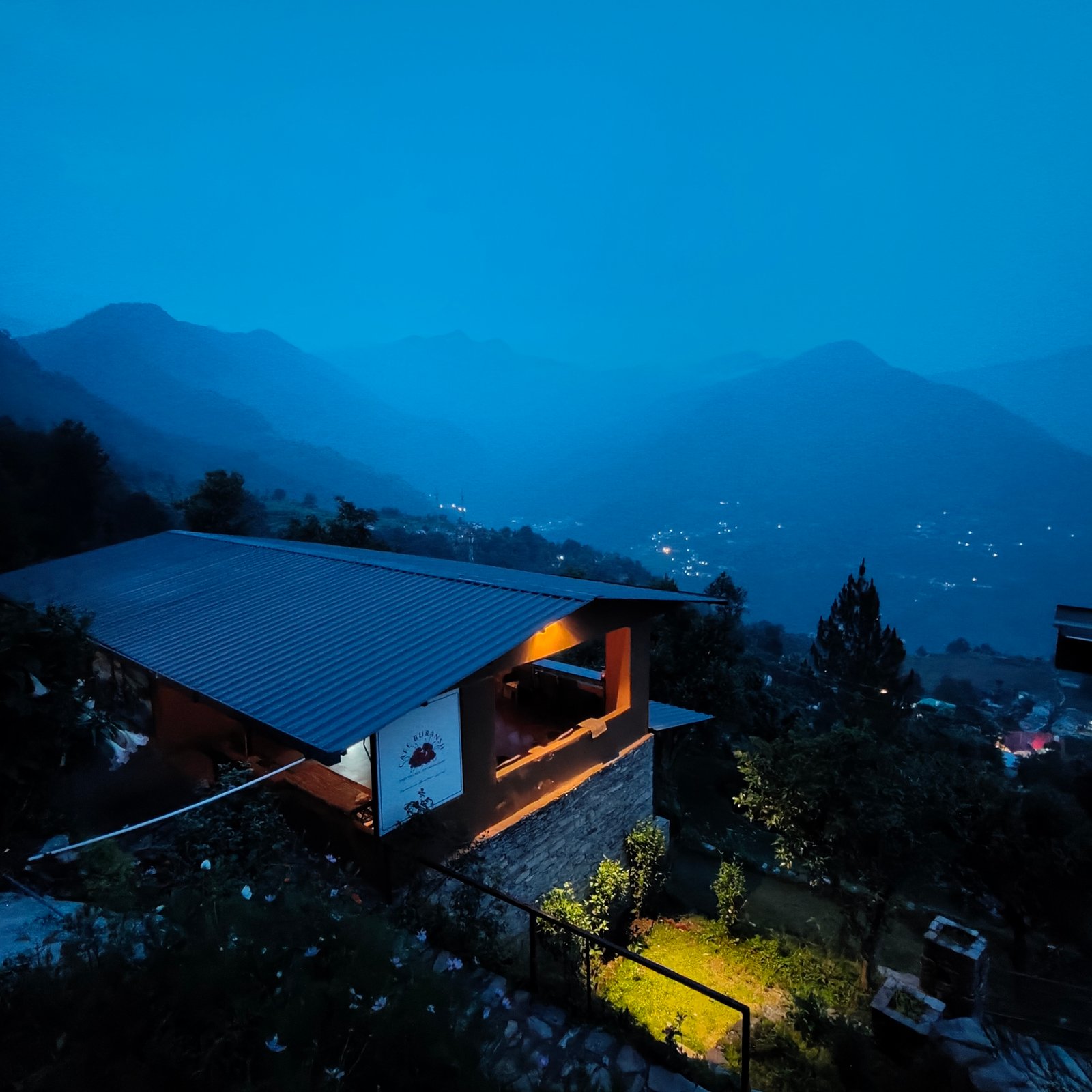 Cafe Buransh, Sari Village