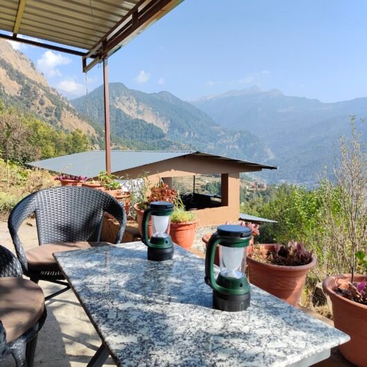 Café Buransh homestay, Sari Village